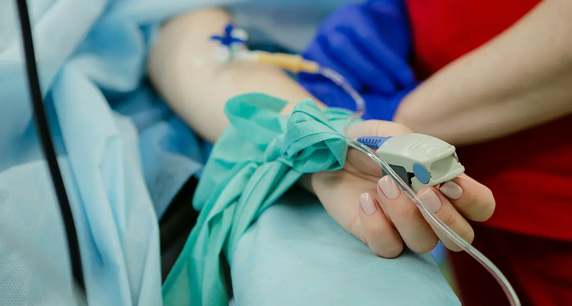 Hand of a pacient at the hospital.